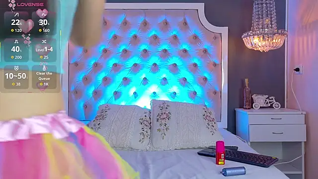 TifannyWolf  online show from September 24, 2025, 4:16 am