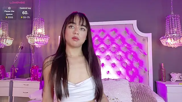 TifannyWolf  online show from September 30, 2025, 4:06 am