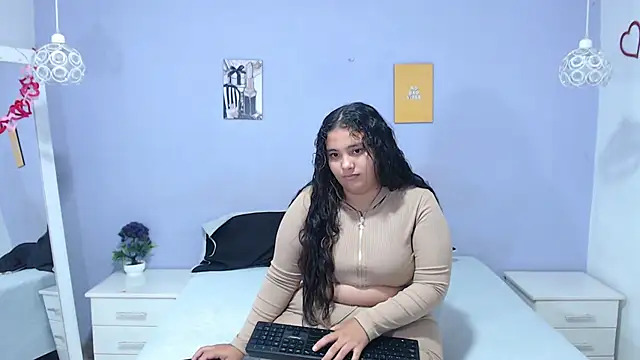 Snapshot of penelope_gucci1 chatting on November 12, 2025, 11:54 am penelope gucci1 online show from November 12, 2025, 11:54 am