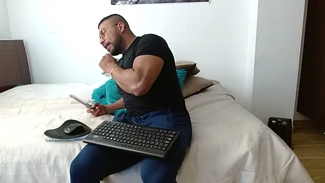 AntonyDAngelo25 online show from October 2, 2025, 4:47 pm