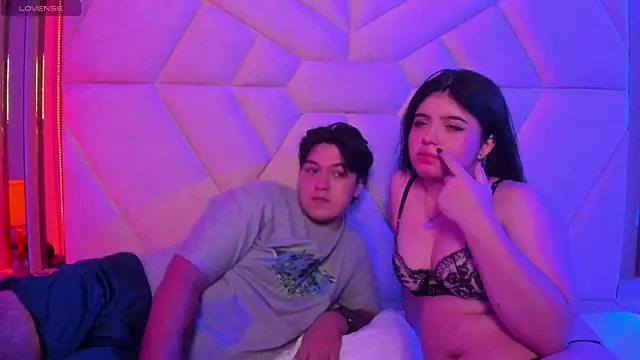 EmilyANDrew  online show from November 10, 2025, 4:55 am