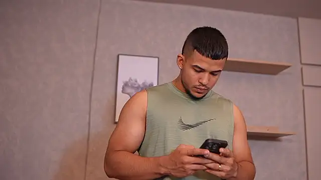 Snapshot of Thiago_Valente chatting on May 10, 2026, 7:30 pm Thiago Valente online show from May 10, 2026, 7:30 pm