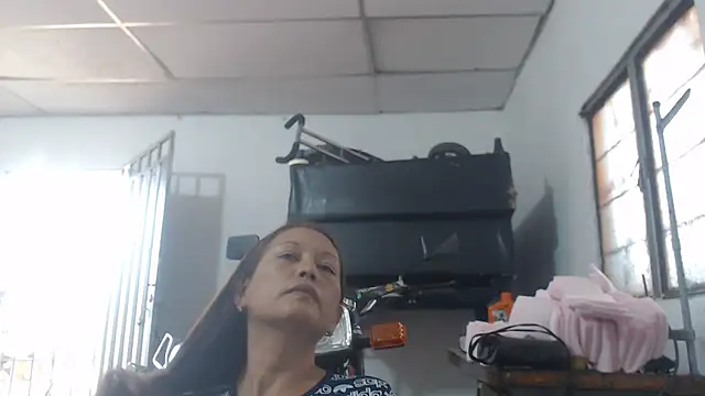 marinita13 online show from November 14, 2025, 5:11 pm