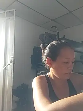 marinita13 online show from November 26, 2025, 8:10 pm