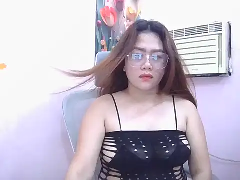 WildPussy4uxx online show from November 5, 2025, 2:28 pm