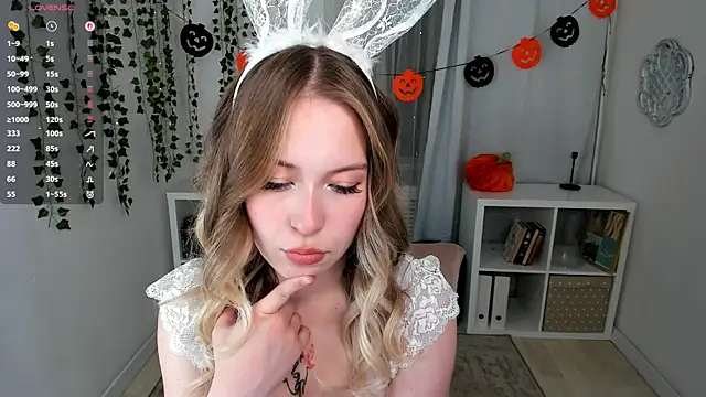 LanaRoselle online show from October 31, 2025, 2:18 pm