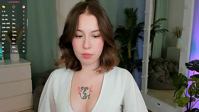 LanaRoselle online show from December 4, 2025, 9:23 pm