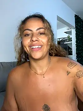 Snapshot of Chloe_Leaozinho chatting on November 2, 2025, 4:48 am Chloe Leaozinho online show from November 2, 2025, 4:48 am