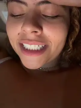 Chloe Leaozinho online show from May 15, 2026, 11:34 pm