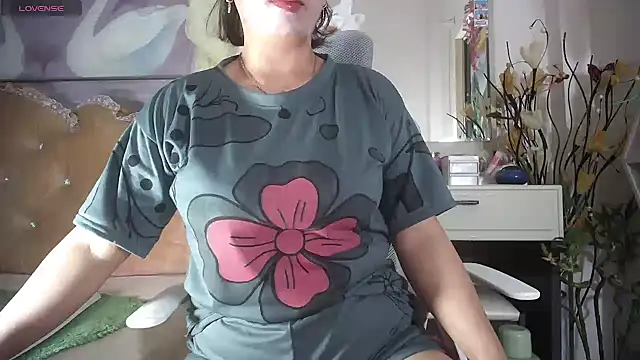 Snapshot of lyly_asian chatting on March 17, 2026, 12:15 am lyly asian online show from March 17, 2026, 12:15 am