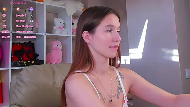 Eva Hollowey online show from September 25, 2025, 10:52 am