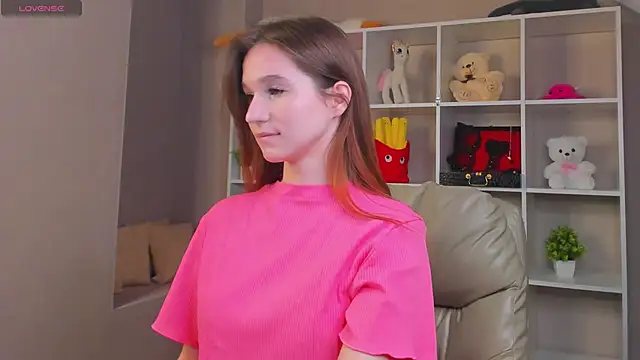 Eva Hollowey online show from September 29, 2025, 10:20 am