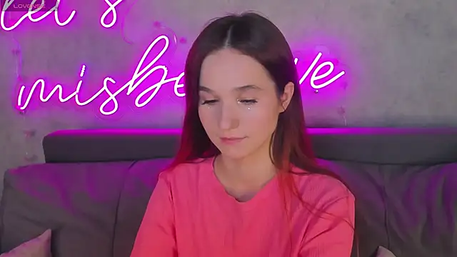 Eva Hollowey online show from November 11, 2025, 9:31 am