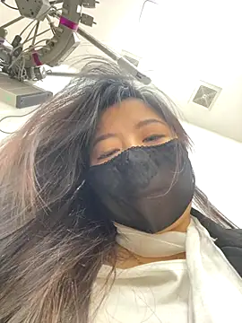 xiao-mo520 online show from November 3, 2025, 12:17 pm