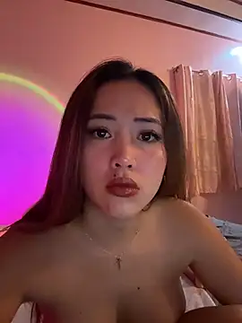 Snapshot of Serenaa_rabbit chatting on November 12, 2025, 1:33 pm Serenaa rabbit online show from November 12, 2025, 1:33 pm