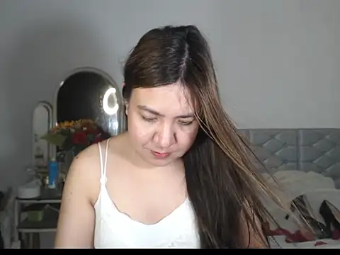 stellahugeX online show from November 28, 2025, 8:44 pm