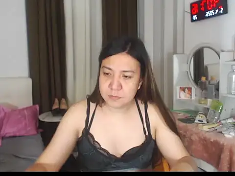 stellahugeX online show from April 4, 2026, 8:06 pm