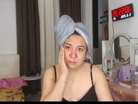 stellahugeX online show from June 5, 2026, 2:56 pm
