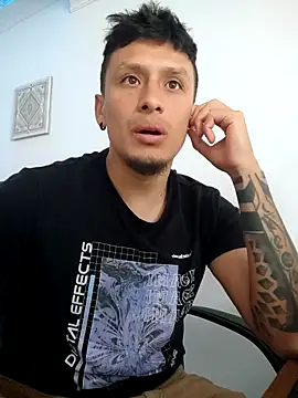 Snapshot of roman_thre chatting on October 3, 2025, 7:33 pm roman thre online show from October 3, 2025, 7:33 pm