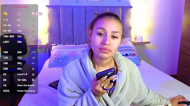 juliana-mancini online show from October 26, 2025, 5:52 pm