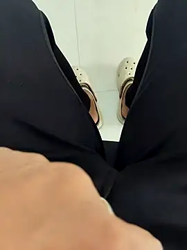 Snapshot of ddllrr224 chatting on November 5, 2025, 5:40 am ddllrr224 online show from November 5, 2025, 5:40 am