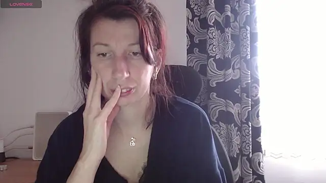 Snapshot of RosieHayes chatting on November 19, 2025, 9:09 am RosieHayes online show from November 19, 2025, 9:09 am