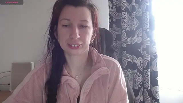 Snapshot of RosieHayes chatting on November 25, 2025, 9:31 am RosieHayes online show from November 25, 2025, 9:31 am