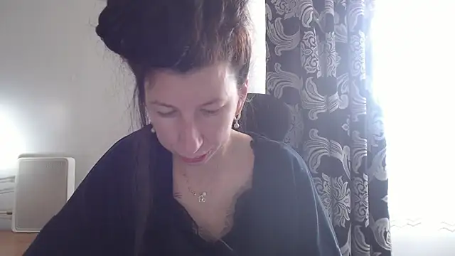 Snapshot of RosieHayes chatting on November 26, 2025, 8:37 am RosieHayes online show from November 26, 2025, 8:37 am