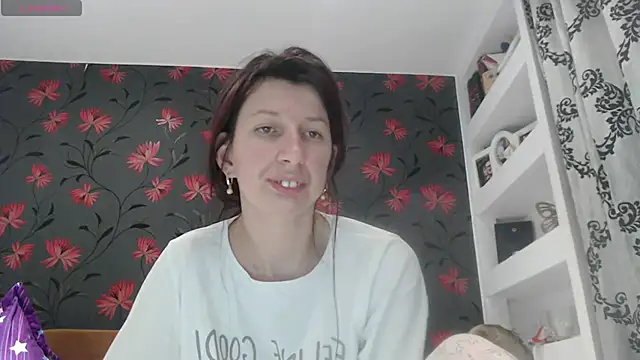 Snapshot of RosieHayes chatting on April 4, 2026, 7:33 pm RosieHayes online show from April 4, 2026, 7:33 pm
