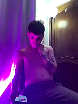 Matteo12  online show from October 8, 2025, 6:33 am