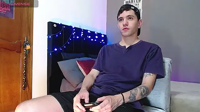 Matteo12  online show from December 4, 2025, 4:22 am