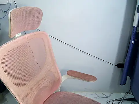 lovely kristine22 online show from December 20, 2025, 1:07 pm