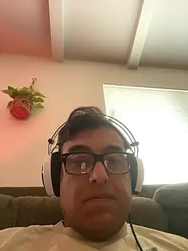 Red-hot-traveler online show from November 11, 2025, 11:27 pm