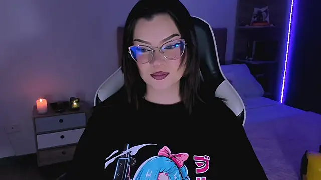 OphelianaRose33 online show from October 6, 2025, 8:06 pm