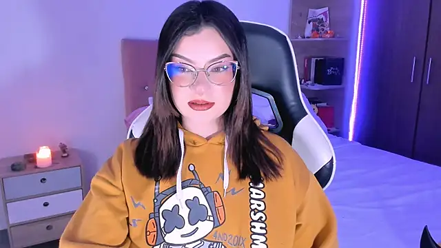 OphelianaRose33 online show from October 10, 2025, 9:14 pm