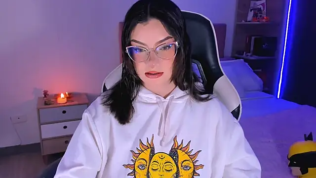 OphelianaRose33 online show from October 13, 2025, 8:20 pm