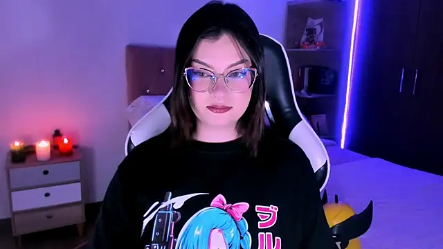 OphelianaRose33 online show from November 30, 2025, 9:19 pm