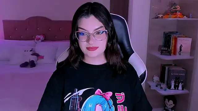 OphelianaRose33 online show from December 19, 2025, 10:28 pm