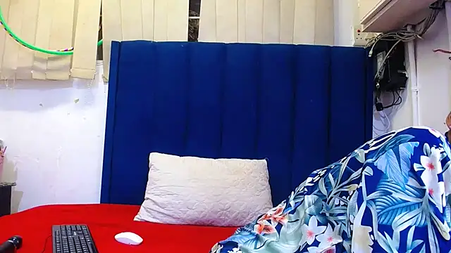 ItsMsBankss02 online show from September 19, 2025, 8:53 pm