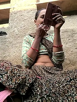 Hot raaani online show from December 15, 2025, 10:08 am