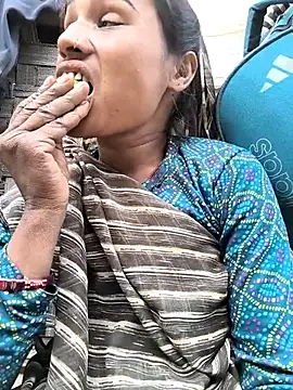 Hot raaani online show from December 16, 2025, 10:31 am