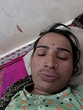 Hot raaani online show from February 17, 2026, 5:48 am