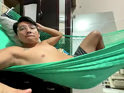 AlejXndroKD online show from October 14, 2025, 6:52 pm