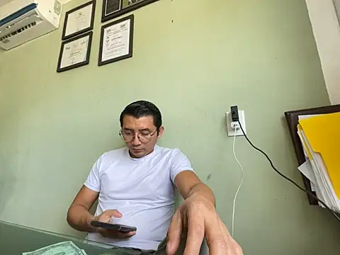 AlejXndroKD online show from October 18, 2025, 5:14 pm