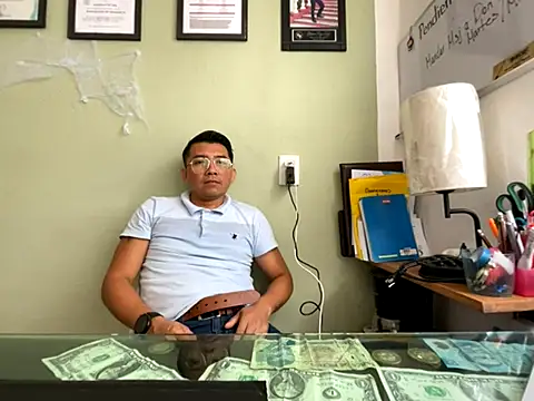 AlejXndroKD online show from November 11, 2025, 4:51 pm