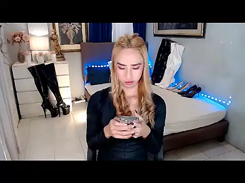 xMistressTiffany online show from September 24, 2025, 10:02 pm