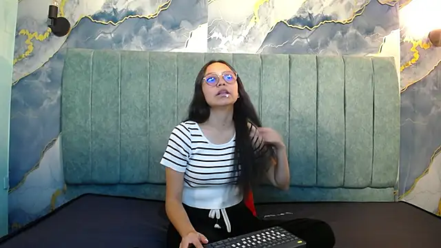 katalina07 1 online show from April 12, 2026, 6:02 pm