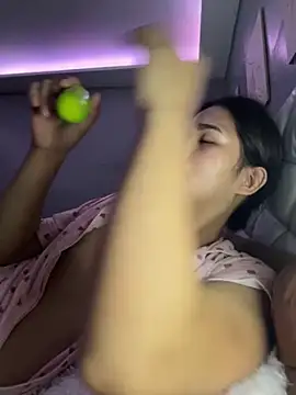 Snapshot of AlianaBlair chatting on November 12, 2025, 1:33 pm AlianaBlair online show from November 12, 2025, 1:33 pm