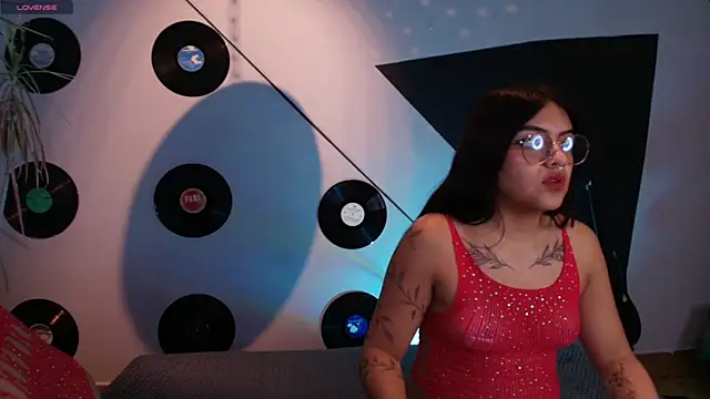 Lilith and Khloe online show from September 19, 2025, 11:22 am