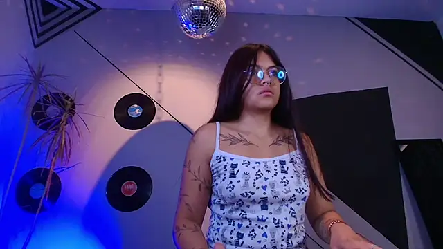 Lilith and Khloe online show from October 7, 2025, 11:29 am